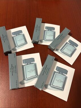 5 pieces Vetiver Musc by Narciso Rodriguez for Men samples 0.6ml
